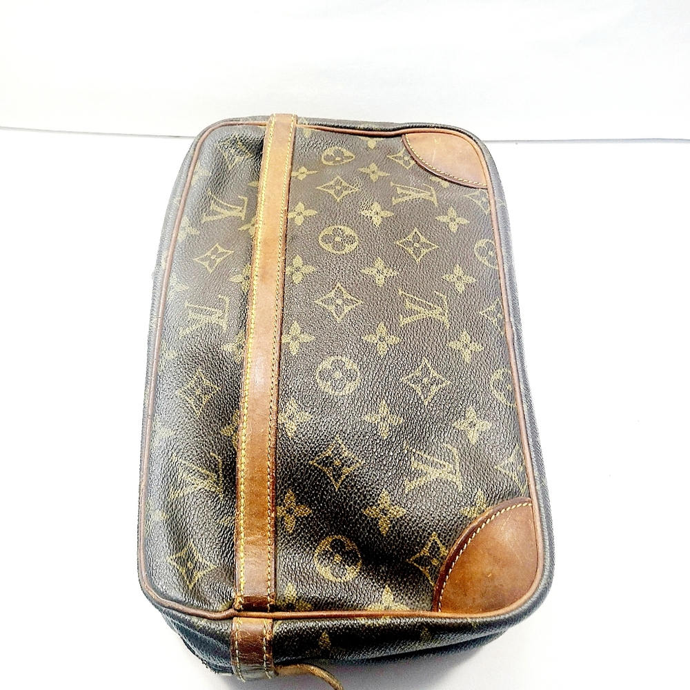 Louis Vuitton Leather Clutch Bag - Picture 6 of 8